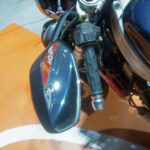 ガンマ、逝くのサムネ画像に使ったガンマのミラーに映るガソリンスタンド