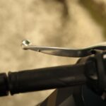 バイクのハンドルとブレーキ