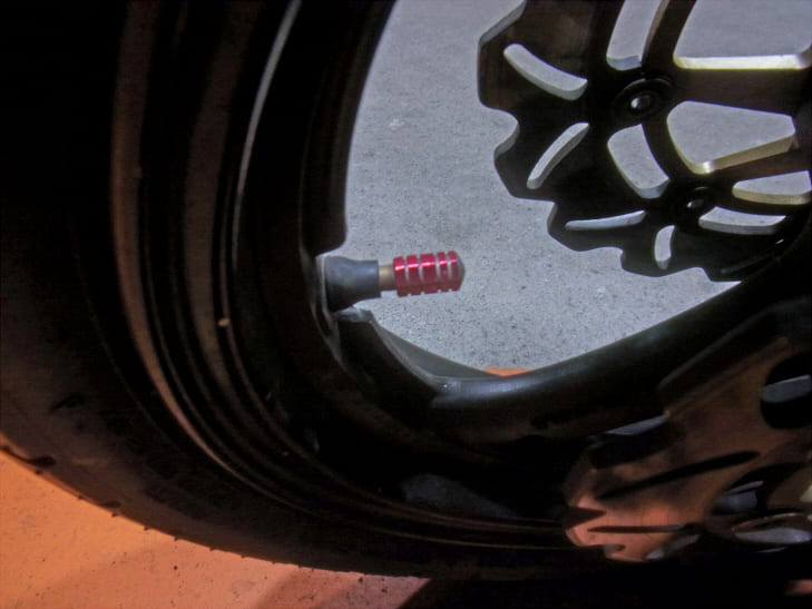 ガンマ125のフロントタイヤ（ブログ記事「ガンマ、戻ってこい！！戻ってくるんだ！！」のサムネイル）