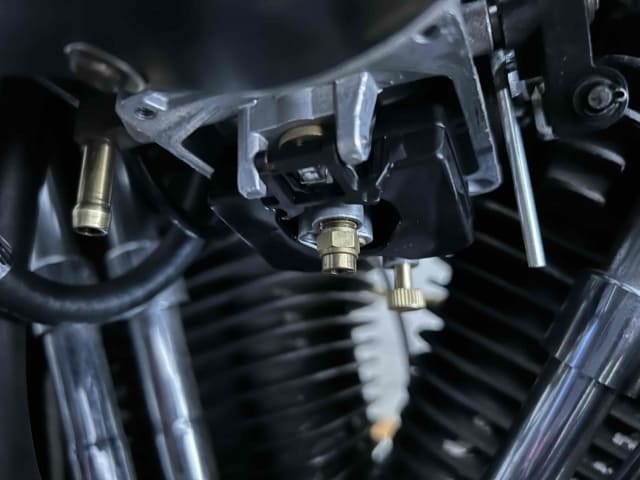 黒バイクのエンジン部分アップ