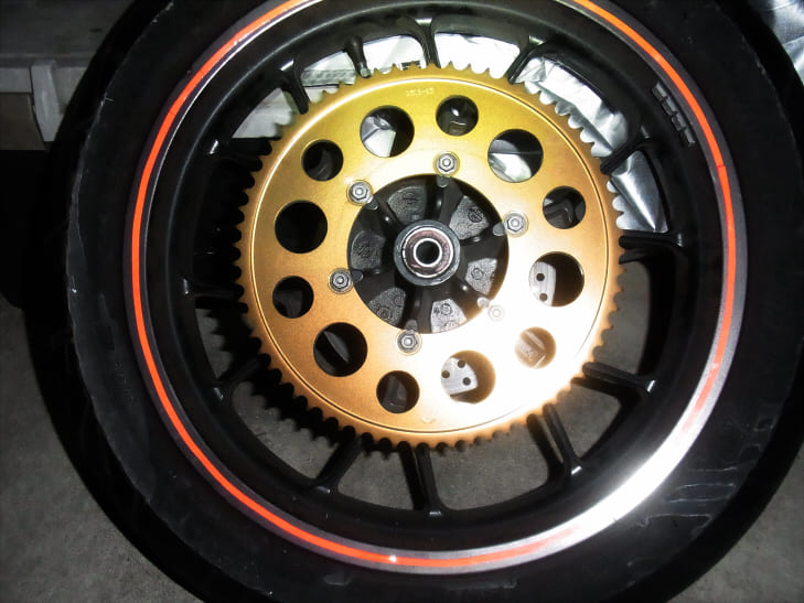 RS125のホイール（スプロケットを交換）　ブログ記事「I【RS4 125】　リアスプロケ歯数変更（60→65T）　加速寄りに　XAMスプロケット」のアイキャッチ